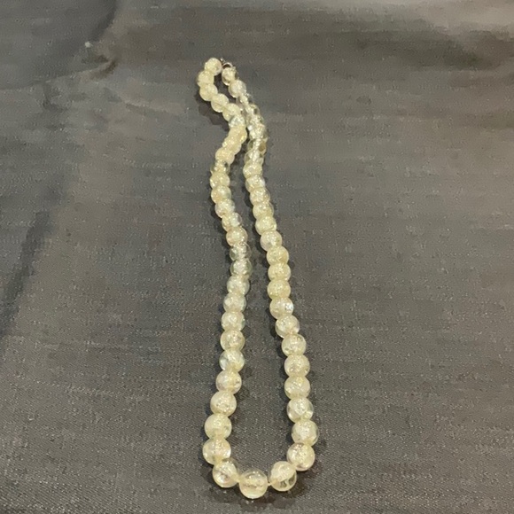 Vintage iridescent, clear ground beaded necklace - Picture 2 of 4